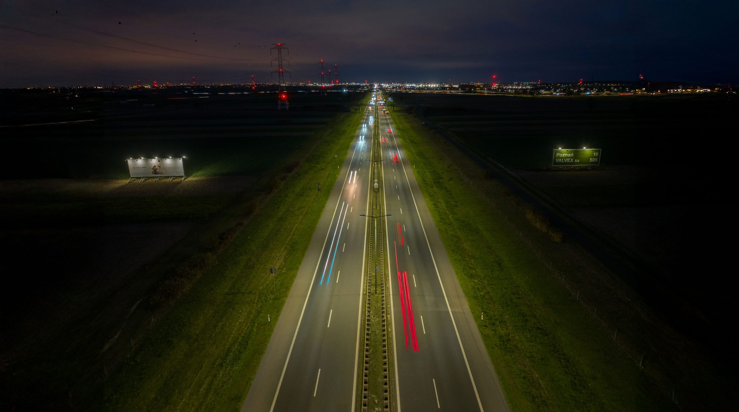 Billboard 18m x 6m, Autostrada A2, PPO Gołuski (kierunek Warszawa/Frankfurt nad Odrą) 1 Billboard 18x6m oswietlenie autostrada scaled